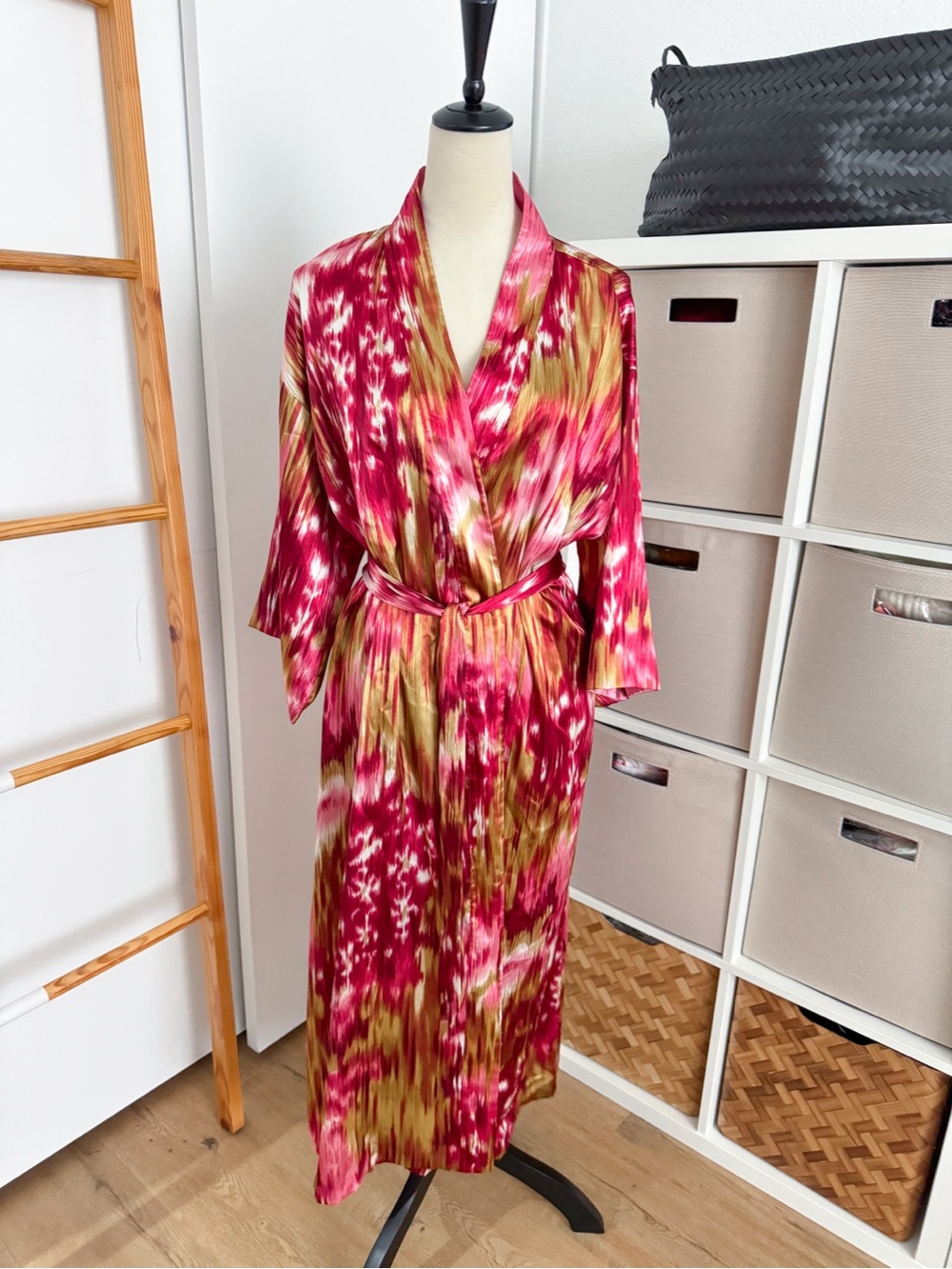 Oscar de la Renta Vintage Pink Ikat Satin Robe Belted Long Kimono